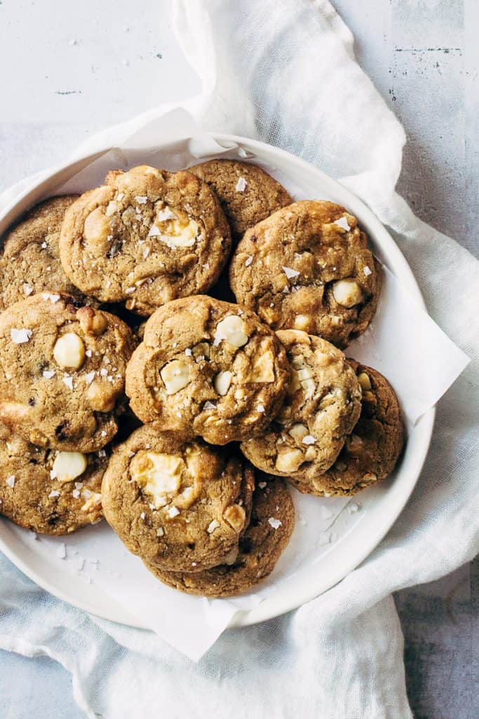 cookies-med-hvid-chokolade-og-noedder