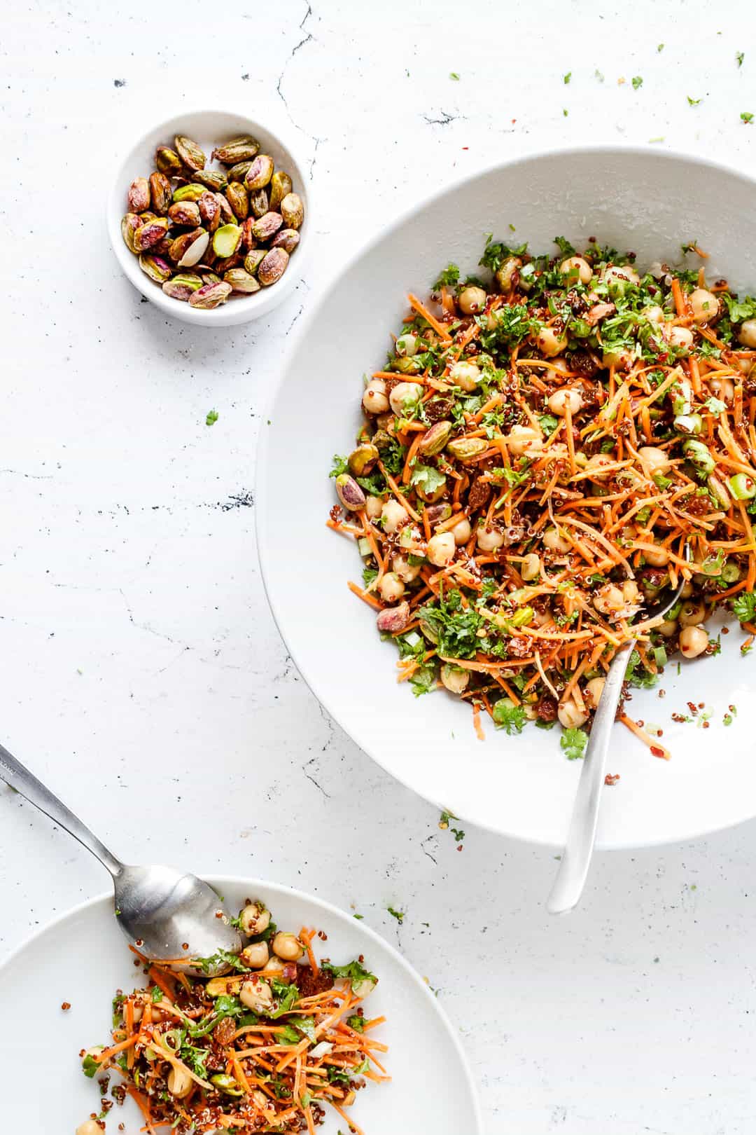 Marokkansk salat med kikærter, gulerødder og quinoa