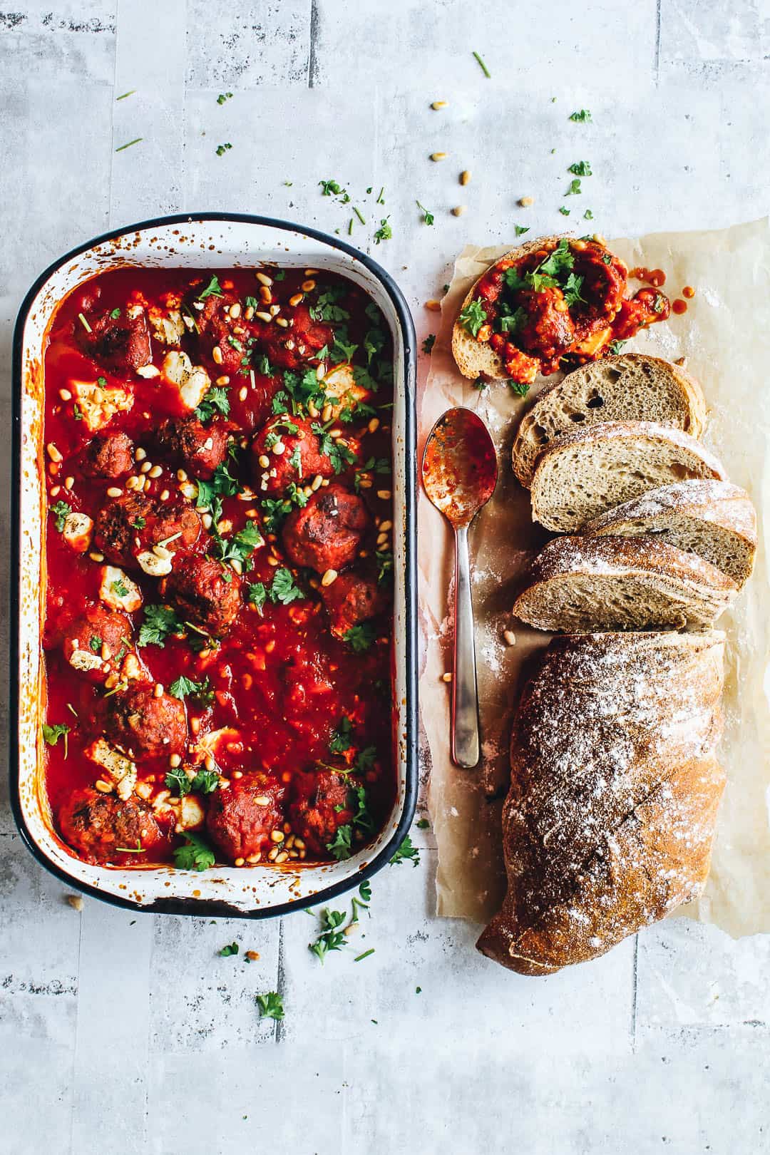 kødboller i tomatsauce - opskrift på meatballs