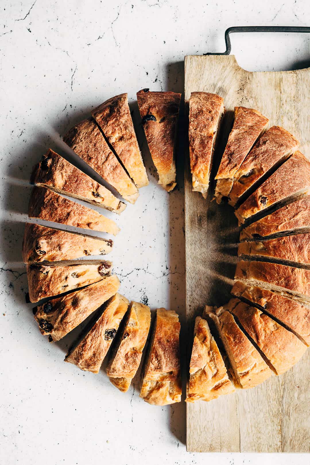 Rosinbrød med kærnemælk - opskrift på brød med rosiner