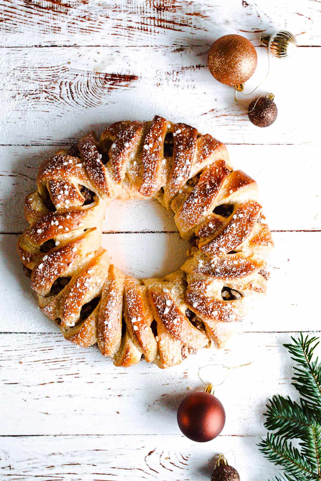 julekringle med remonce - opskrift på flettet kringle med marcipan remonce og kanel