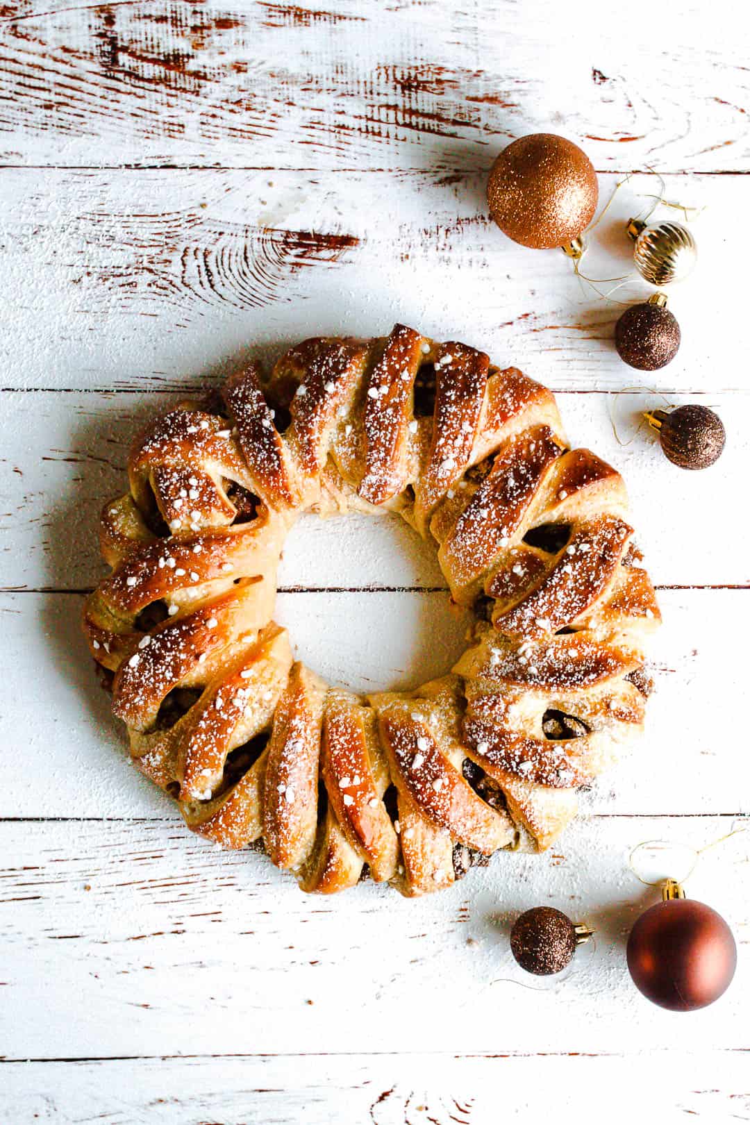 julekringle med remonce - opskrift på flettet kringle med marcipan remonce og kanel 