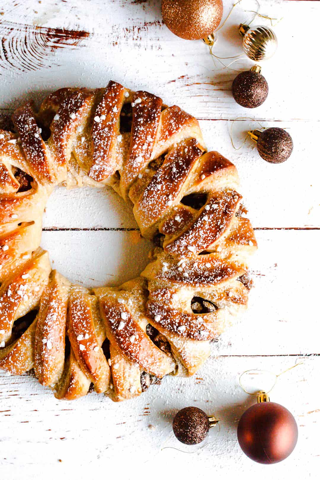 julekringle med remonce - opskrift på flettet kringle med marcipan remonce og kanel