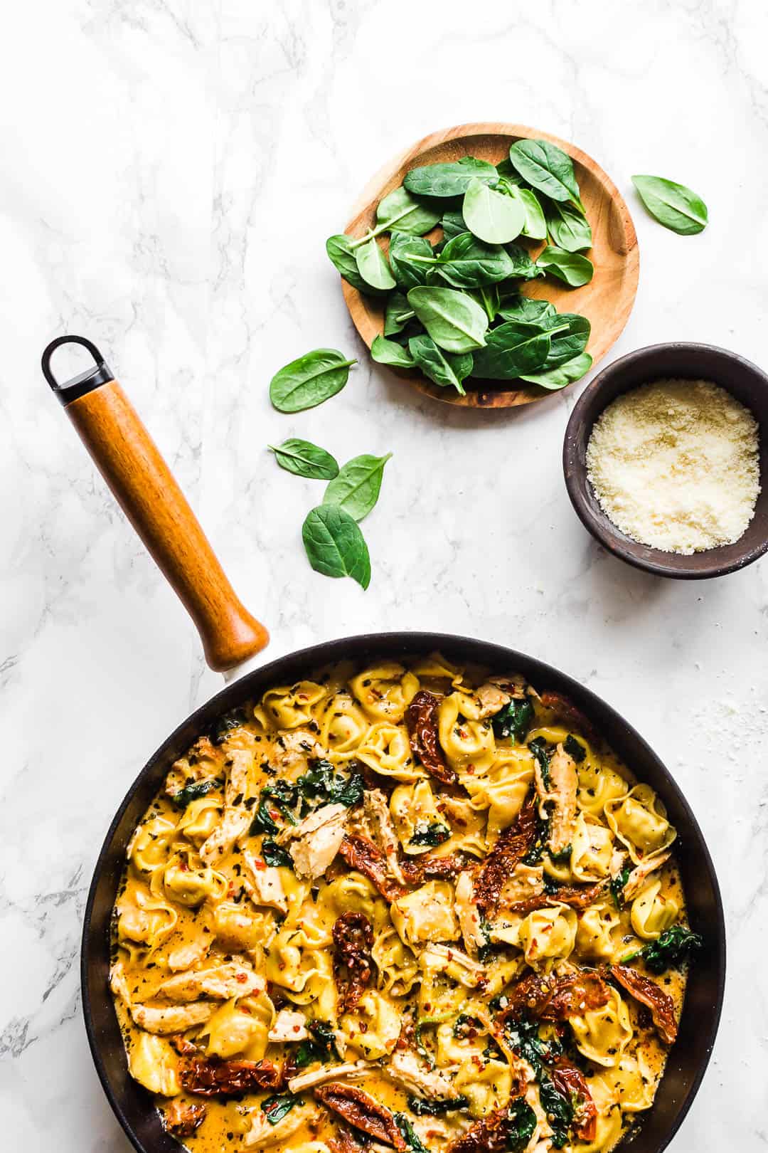 Tortellini med soltørrede tomater, parmesan, spinat og kylling-2