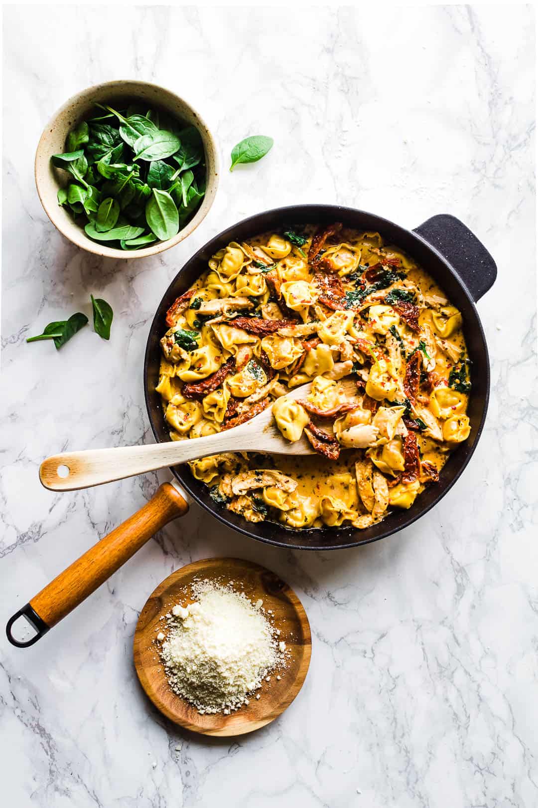 Tortellini med soltørrede tomater, parmesan, spinat og kylling-4