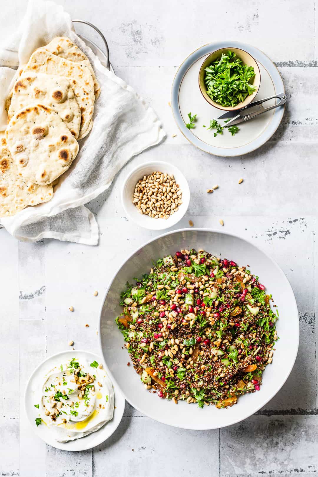 Quinoasalat med granatæble, abrikoser og citrusfrugter - opskrift quinoa