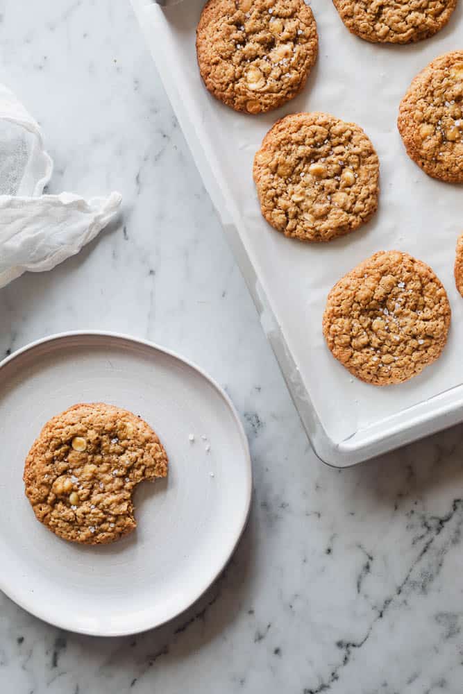 Havregrynscookies - opskrift på cookies med havregryn og chokolade