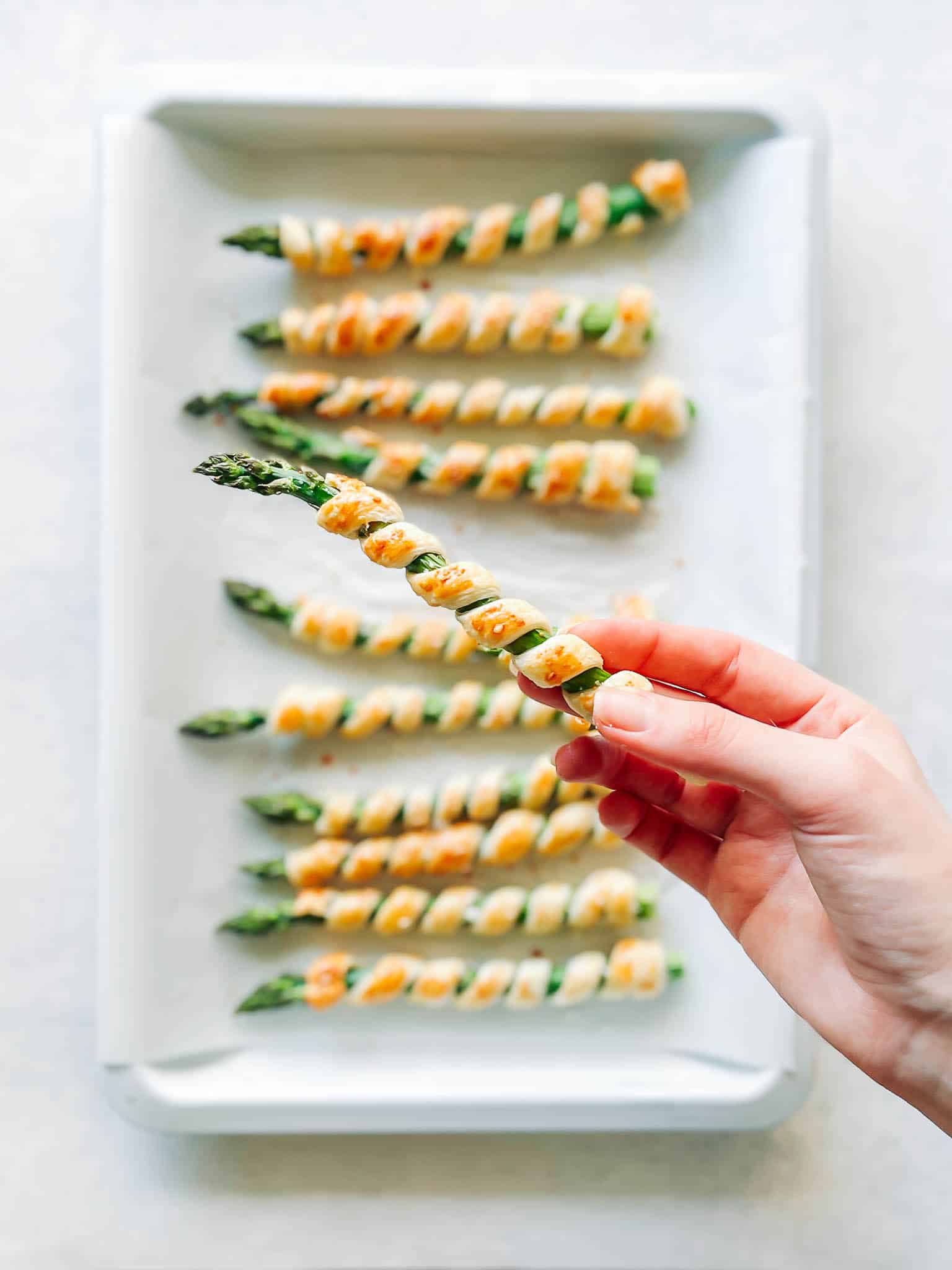 Asparges med butterdej og parmesan - nemme snacks og appetizers