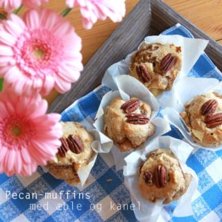 Muffins med pecannødder, æble og kanel