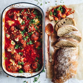 kødboller i tomatsauce - opskrift på meatballs