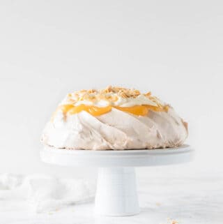 Pavlova - marengsbund med flødeskum